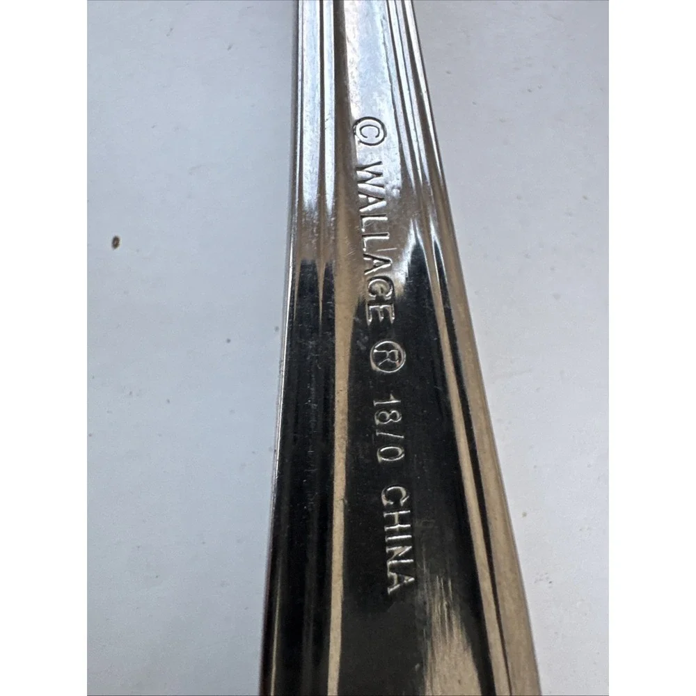 Wallace Arlington  Butter Knife 18/10 Stainless Flatware Outlined Edge Glossy
